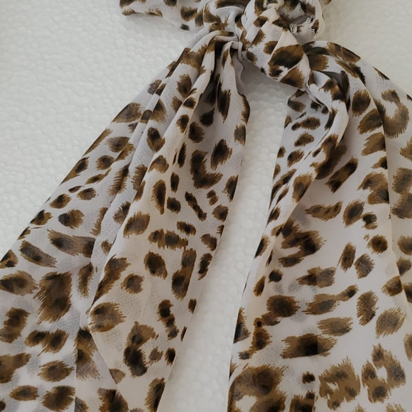 💜 2 /$22Set of 2 Scarf scrunchies Leopar… - Picture 7 of 7